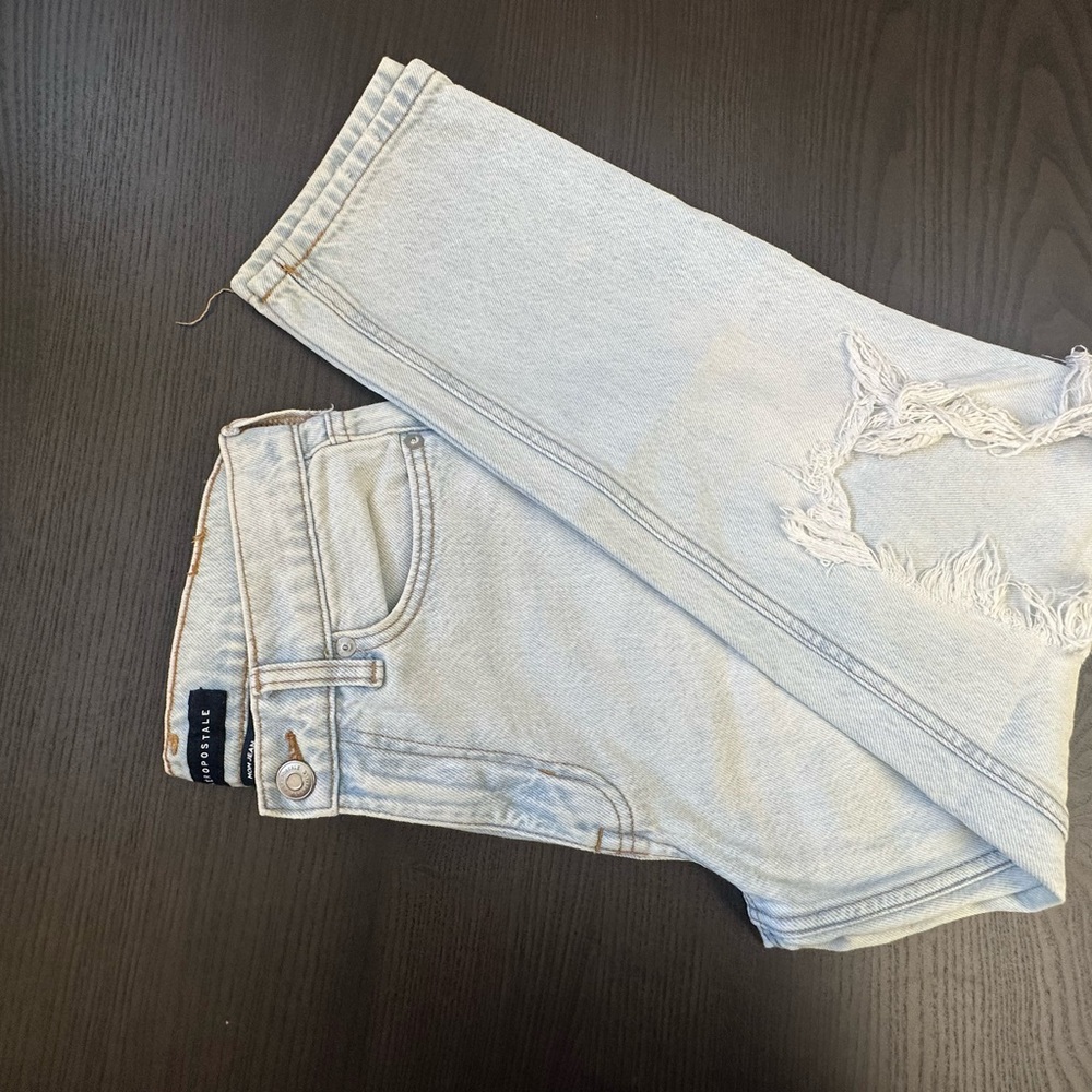 Blue Boyfriend Distressed Jeans with Vintage Appeal